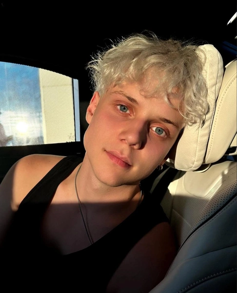 Ваня перестал скрывать роман с Аней Пересильд