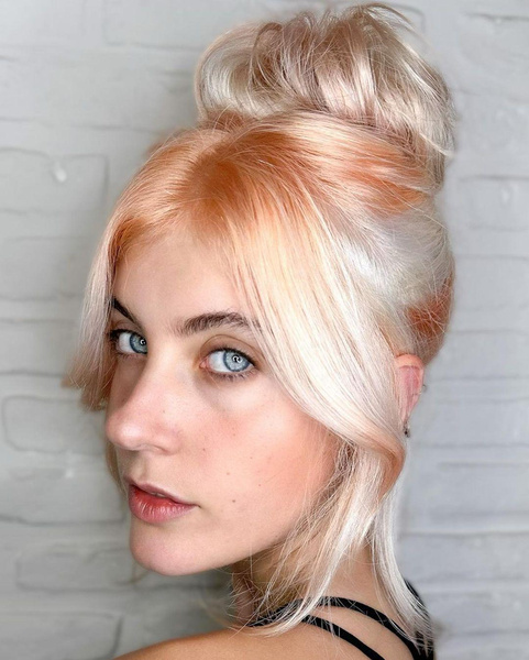 Абрикосовый блонд — самый стильный и необычный цвет волос на весну и лето 2024