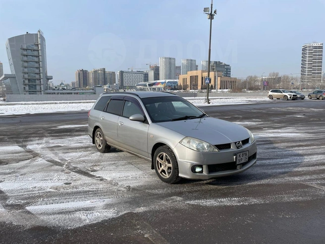 На капоте… А, это фонарь отражается! | Источник: auto.drom.ru