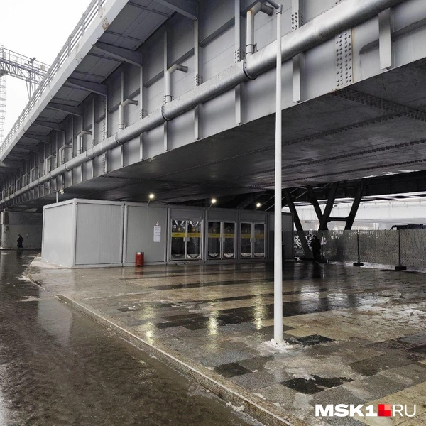 Вход под мостом | Источник: Игорь Мещанев / MSK1.RU