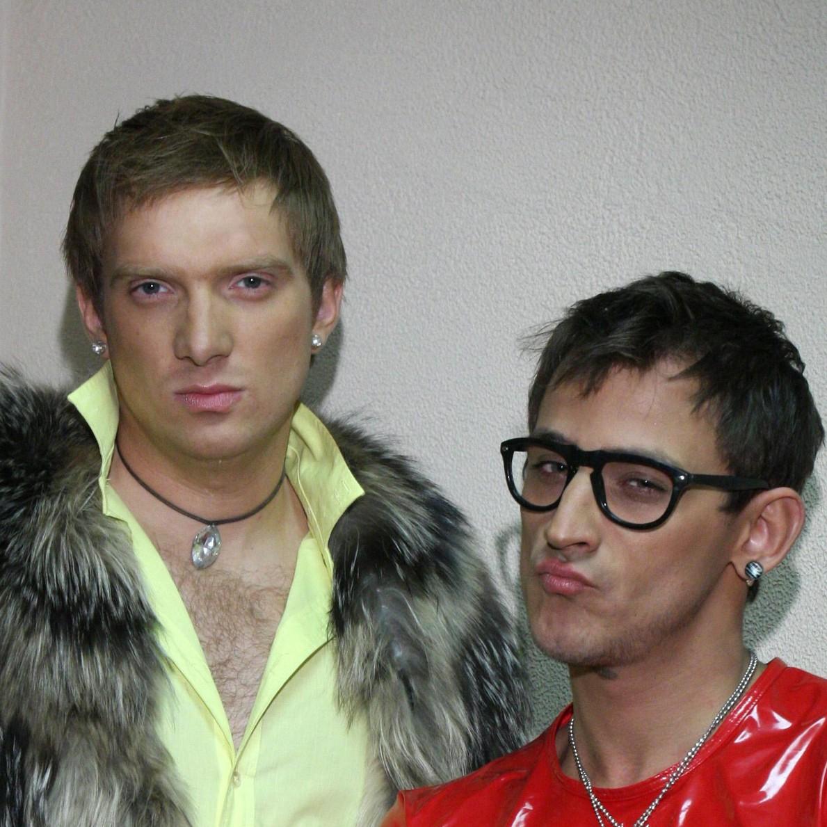 Данила постарел и перебрался в США, а Герман ударился в религию — как выглядят актеры «Даешь молодежь!» 17 лет спустя