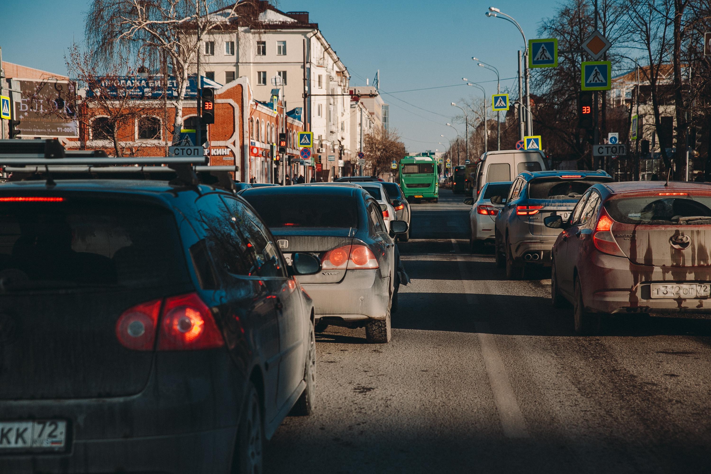 Тюменские автошколы объявили, что их ученикам запретили выезжать в город 13  апреля: почему запретили ездить на учебных машинах Тюмени - 13 апреля 2023  - 72.ру