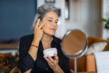 «Молодость — ключ от всех дверей»: почему мы боимся старения