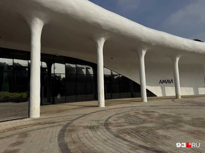 Входная группа ресторана с панорамными окнами | Источник: Дарья Паращенко / 93.RU