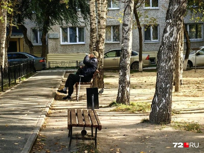 С весьма специфическим, конечно, контингентом. Скажем сразу, местные на других жителей или дебоширов не жаловались | Источник: Павел Красоткин / 72.RU 