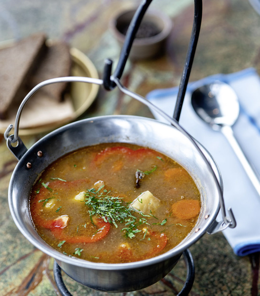 Как приготовить суп-гуляш с говядиной и клецками | MAKFA