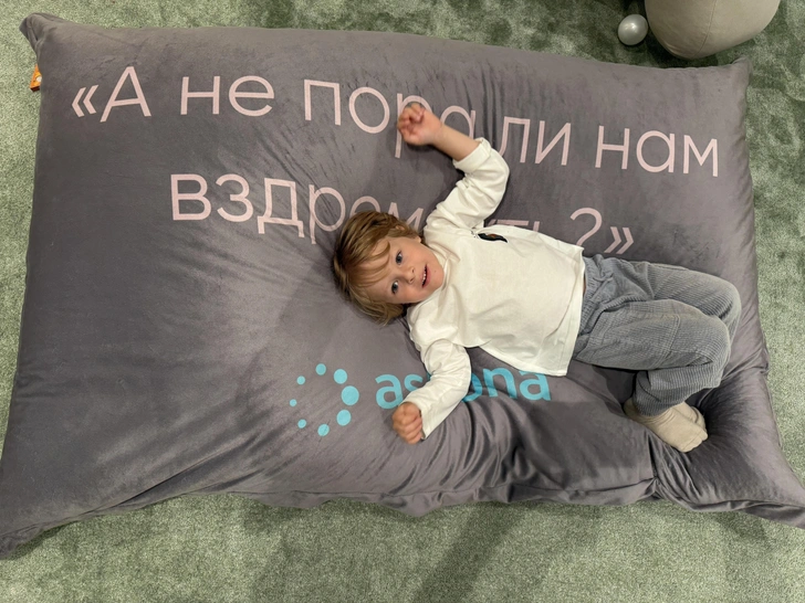 Островок спокойствия посреди суеты: Askona и Ribambelle открыли игровую «Домик овечки Аси» | parents.ru