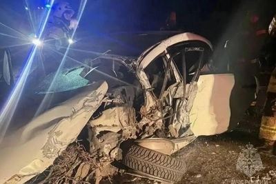 Car Collides with Bus on Highway Near Tyumen