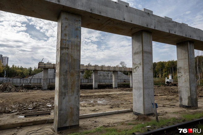Можно оценить ширину будущего моста  | Источник: Александр Куренной / 76.RU