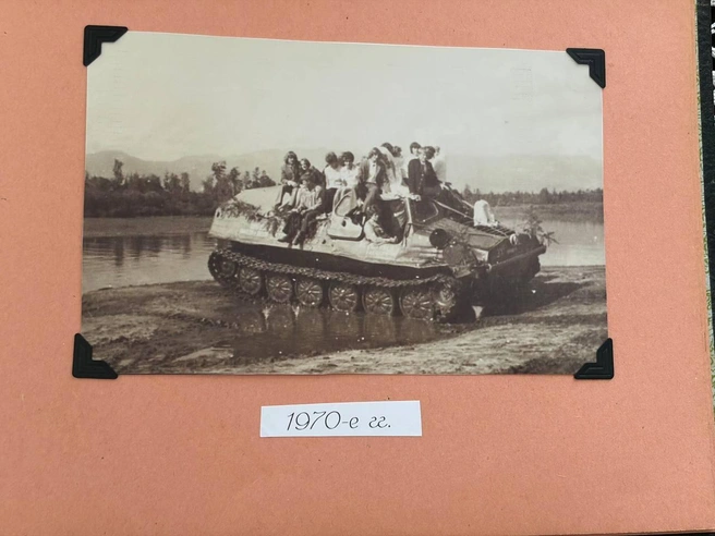 Кто-то даже на танках делал свадебные фотографии | Источник: Николай Сальников / 56.RU