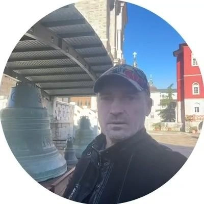 Александр Милеев родился 25 февраля 1971 года в Куйбышеве. Мастер спорта СССР по гребле на байдарках и каноэ, чемпион мира, призер кубков мира, тренер многократных чемпионов мира, кандидат педагогических наук, профессор, член «Единой России» с 2005 года. Депутат Самарской губернской думы 5, 6 и 7-го созывов | Источник: Милеев Александр / T.me