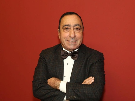 Романы до жены были кастингами. Как настоящая любовь спасла звезде «Кривого зеркала» Карену Аванесяну жизнь