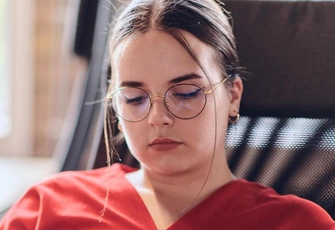 «Не слишком привлекательная, с лишним весом и неженственным голосом. Меня такую никто не любит»
