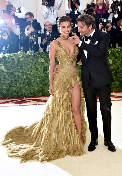 Самые красивые выходы Ирины Шейк на Met Gala