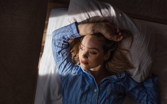 Люди делятся на 4 типа по способу сна — 2 из них очень опасны. Насколько рискуете лично вы?
