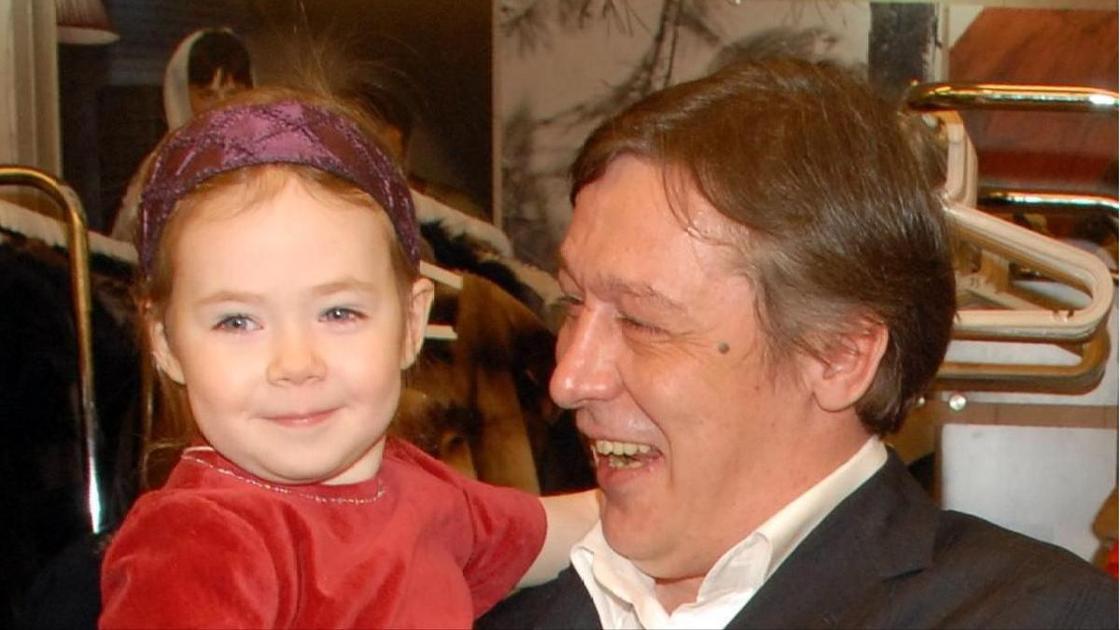 Самая красивая дочка Михаила Ефремова окончила школу и связала свою жизнь с танцами