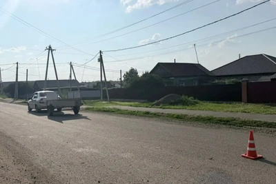 Под Оренбургом двое подростков на одном электросамокате попали в ДТП