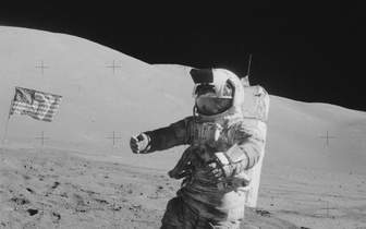 Луна, прощай: последняя фотография астронавта на спутнике Земли