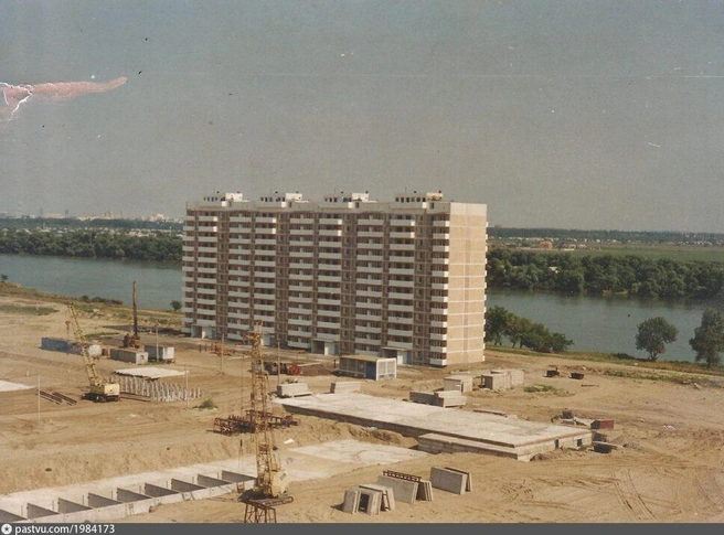 pastvu.com | Источник: Рождественская набережная в конце 1990-х&nbsp;— вокруг был один песок