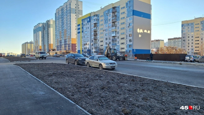 На второй части Первомайского еще нет дорожной разметки | Источник: Александр Лисихин / 45.ru