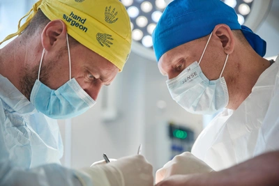 В Иркутске пришили отрубленный палец 12-летнему мальчику