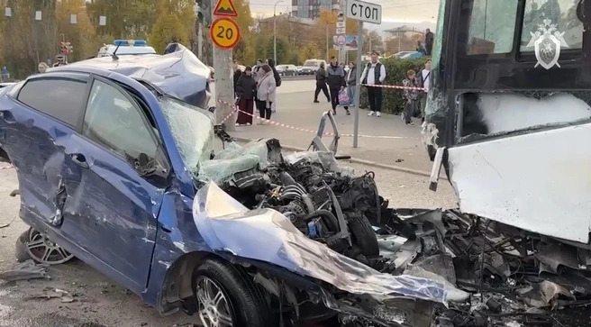 В результате столкновения от легковушки практически ничего не осталось | Источник: пресс-служба СУ СК РФ по Удмуртской Республике