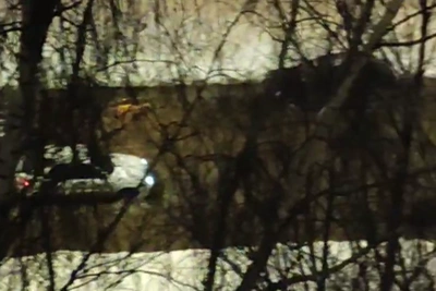 Улица Руднева в Петербурге затоплена, движение ограничено