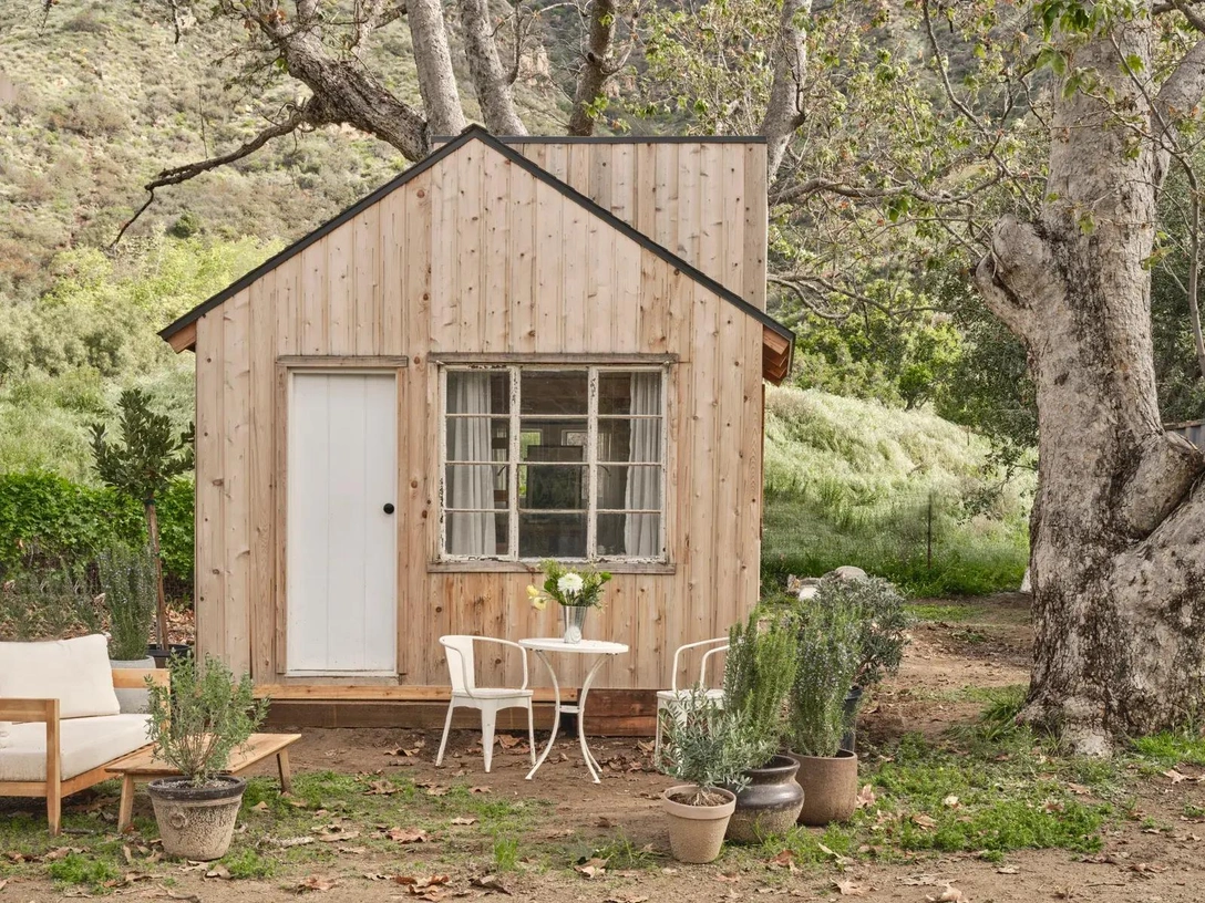 Дизайнер построила микродом 11 м² в горах Малибу — вот, как он выглядит! | Источник: Мадлен Толле