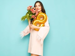 Как выбрать подарок на 8 Марта для жены, мамы, сестры, подруги, коллеги и девушки
