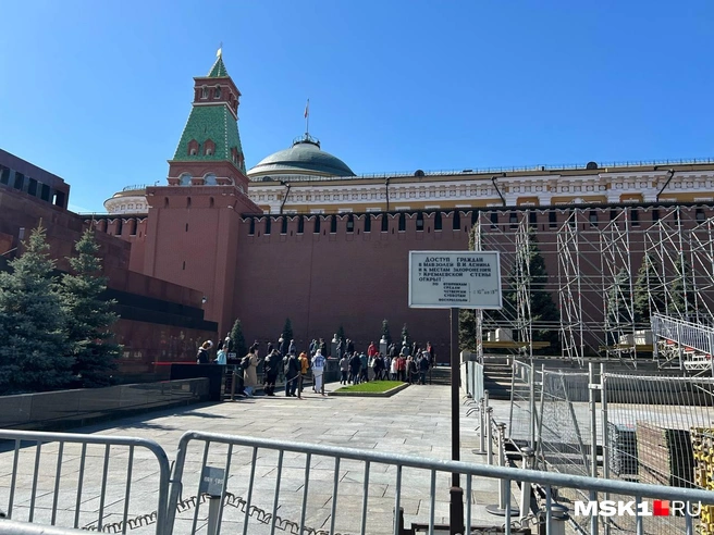 Мавзолей огорожен | Источник: Римма Багдасарян / MSK1.RU