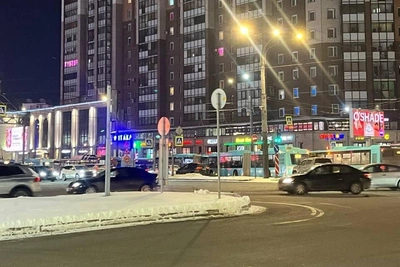 Сломанный светофор парализовал движение у «Пионерской»