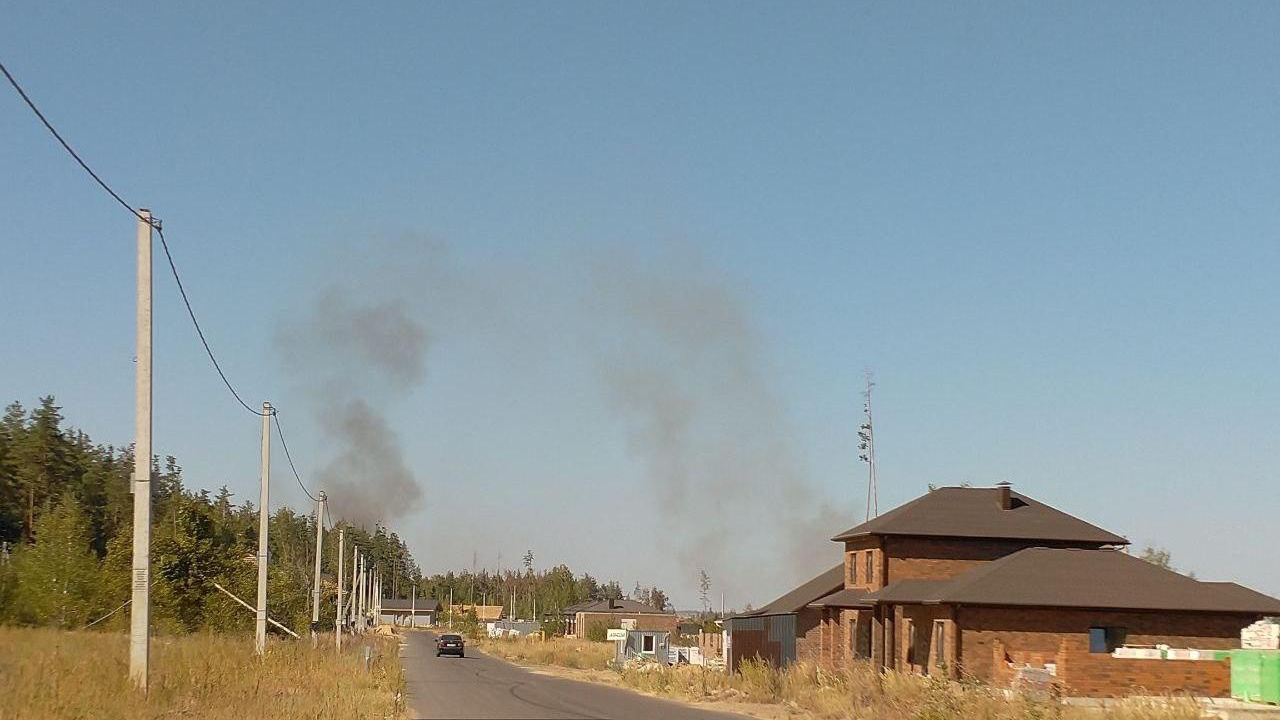 В МЧС сказали, что потушили пожар в селе Ямное под Воронежем, но очаги могут появиться вновь 