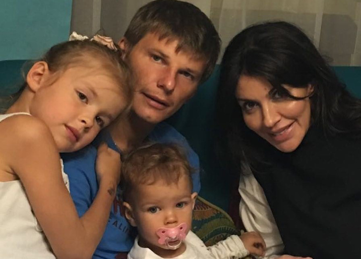 Алиса Аршавина: «Андрей заблокировал детей в телефоне и делает им очень больно»