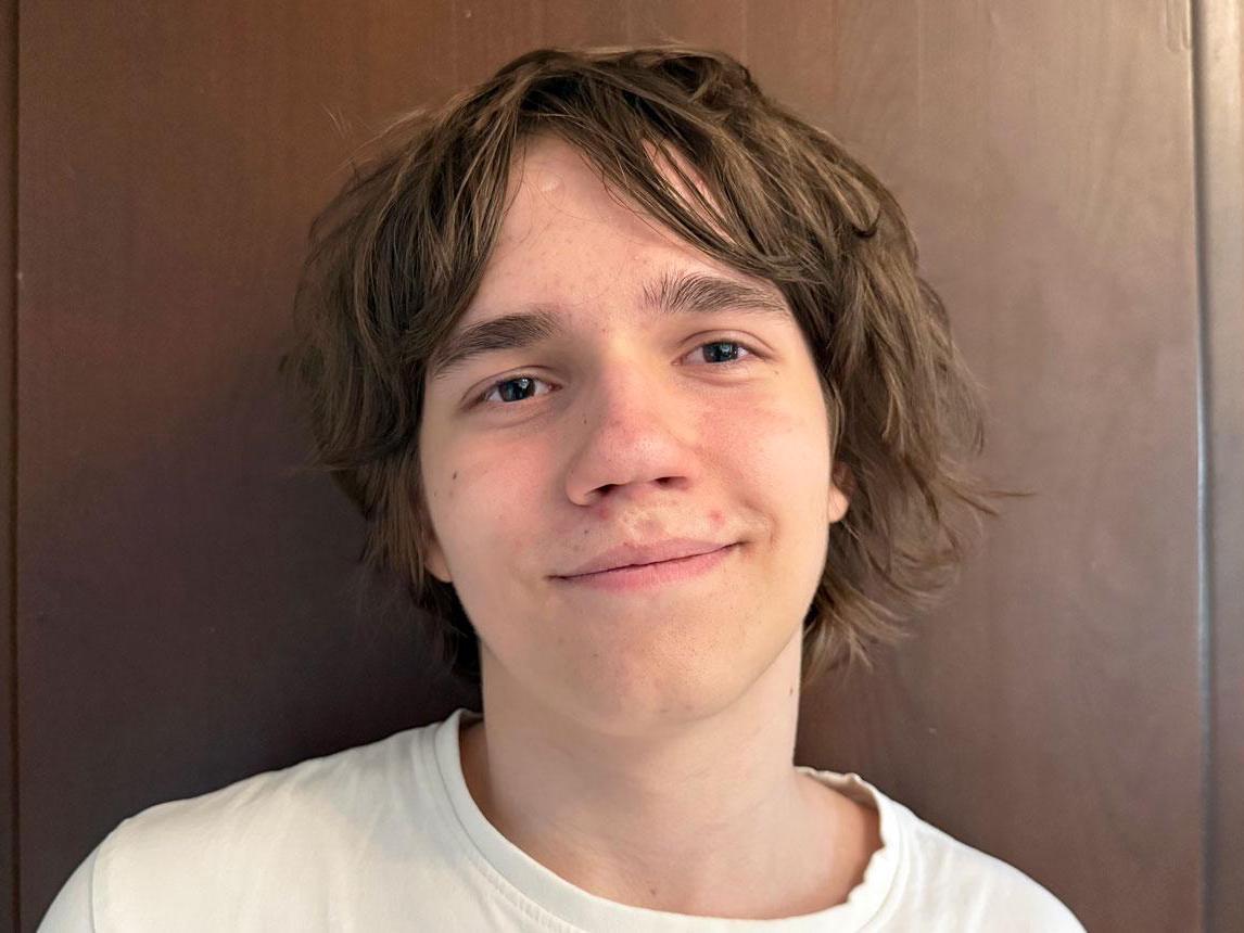 15-летнему Лёше со сколиозом нужна срочная операция