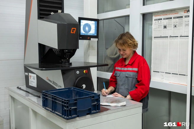 В лаборатории проверяют качество продукции | Источник: Евгений Вдовин / 161.RU