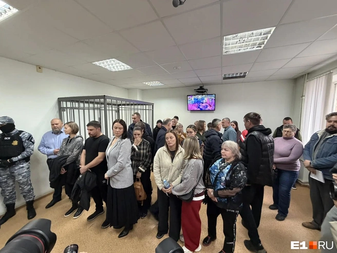 Обвиняемые, потерпевшие и журналисты | Источник: Дарья Манохина / E1.RU