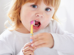 И к фее не ходи: лечить ли молочные зубы?