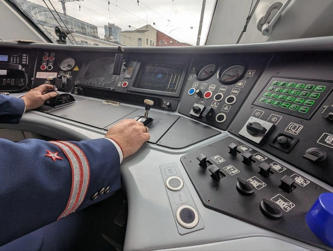 Не спать помогает наручный прибор, фиксирующий электрическое сопротивление кожи | Источник: пресс-служба ЗСЖД