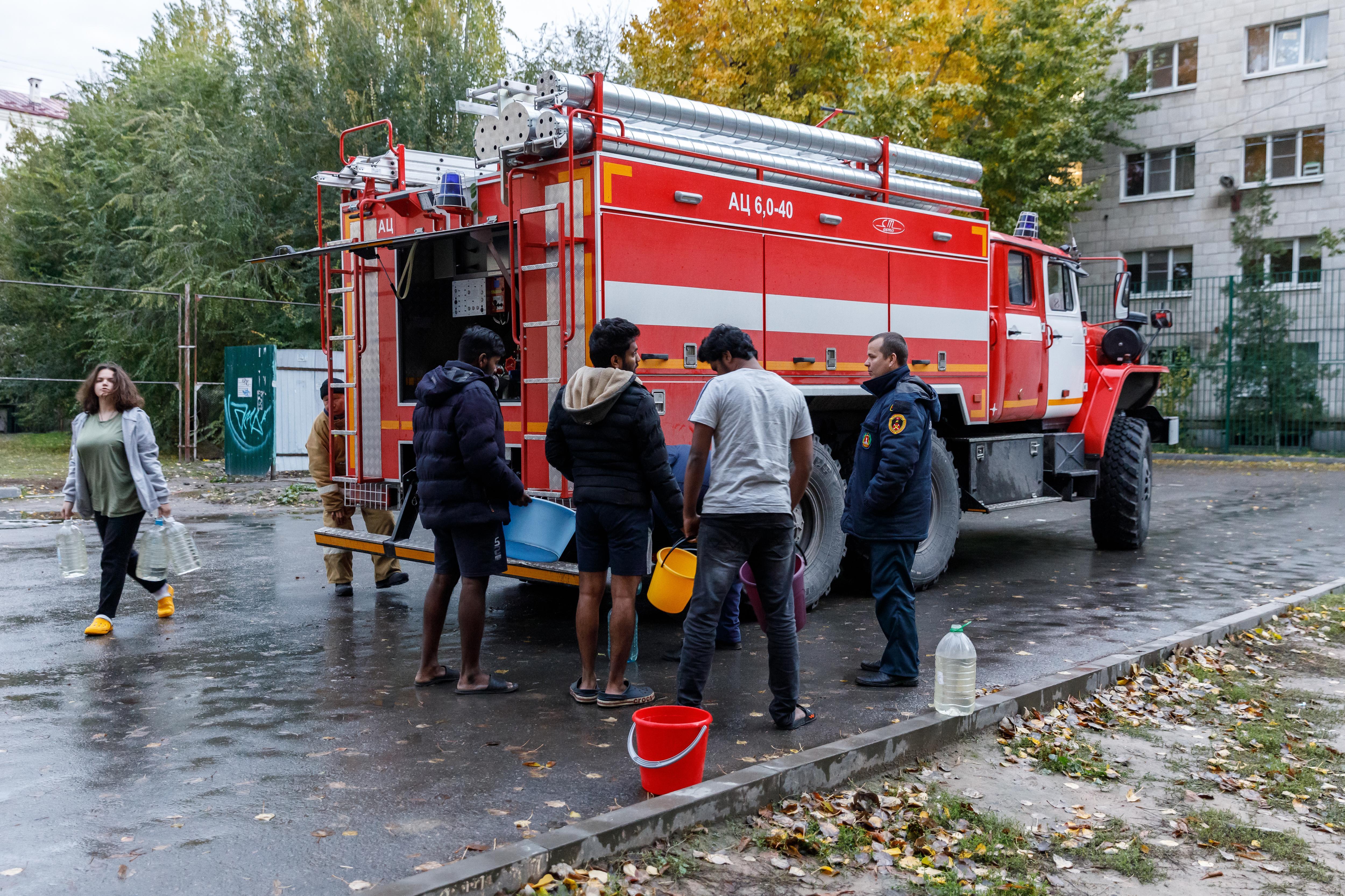 «Мчалась домой искупаться, а тут такой сюрприз!» Жителей трех районов Волгограда оставили без воды…
