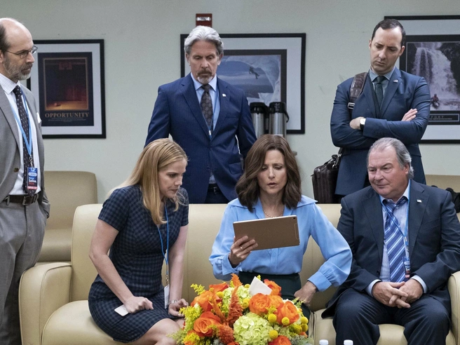 Сериал адаптация другого проекта «Гуща событий» (18+) | Источник: кадр из сериала «Вице-президент» (18+), реж. Кристофер Моррис, Армандо Ианнуччи, HBO, 2012 год