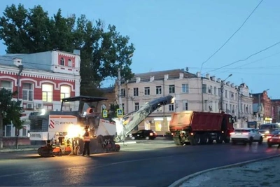 В Астрахани ремонтируют дорогу к спортцентру морской подготовки