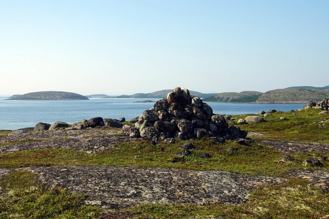 Пирамиды на острове Олёшин | Источник: Евгений Марсаков