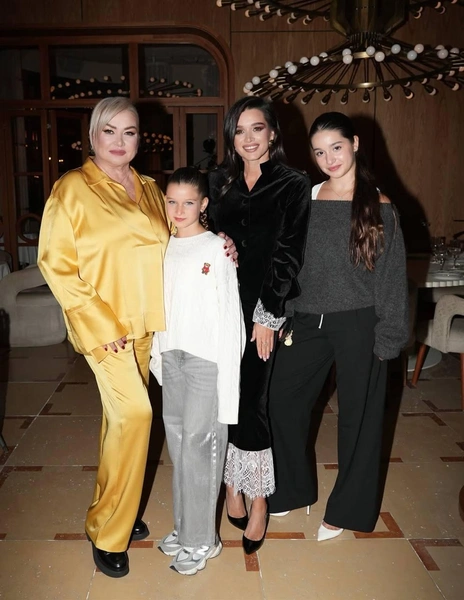 Мама Бородиной часто помогает дочери