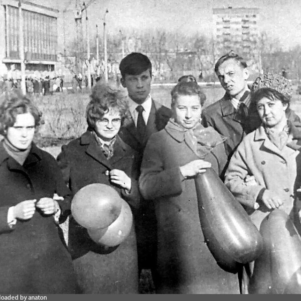 В празднике принимали участие и школьники, и студенты, и рабочие | Источник: Из архива Ирины Флеровской / Pastvu.com