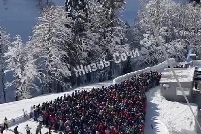 В Сочи снова образовались длинные очереди на горнолыжные подъемники