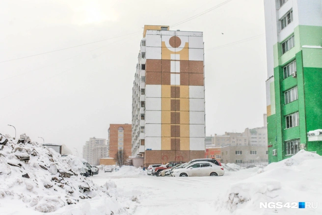 Дома в этой части города фактически лишены дворов | Источник: Елена Гуськова / NGS42.RU