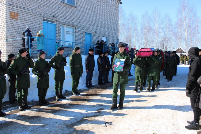 Прощание с военным состоялось сегодня | Источник: Администрация Кушнаренковского района / Vk.com