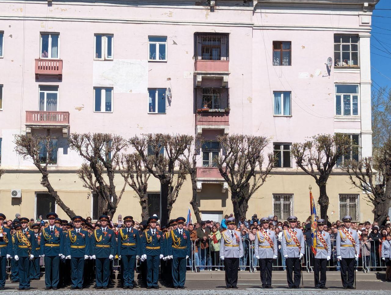 Жителям Красраба в Красноярске запретили наблюдать парад в честь Дня Победы  из окон - 9 мая 2024 - НГС24.ру