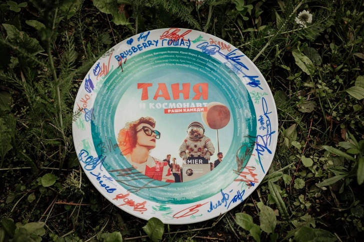 Мороз должен был летом начать снимать новый проект с женой Викторией в главной роли