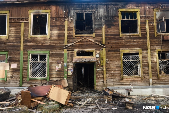 От барака на 2-м переулке Римского-Корсакова, 8 практически ничего не осталось. Его дальнейшая судьба пока неизвестна | Источник: Александр Ощепков / NGS.RU